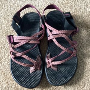 Size 7/8 Pink Chaco’s with Toe Strap